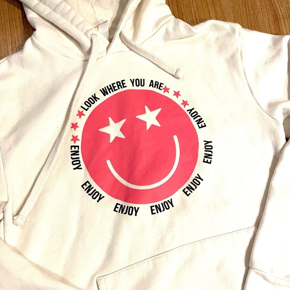 Hey Friends (featured on the Drew Barrymore Show) Hoodie and t-shirt - Picture 2 of 9